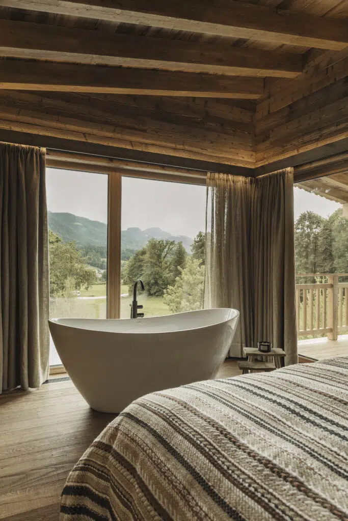 Natur-Chalet Das freistehende Natur-Chalet verbindet private Sauna, großzügige Terrassen und direkten Zugang zum Natürlich.Spa mit maximaler Privatsphäre.