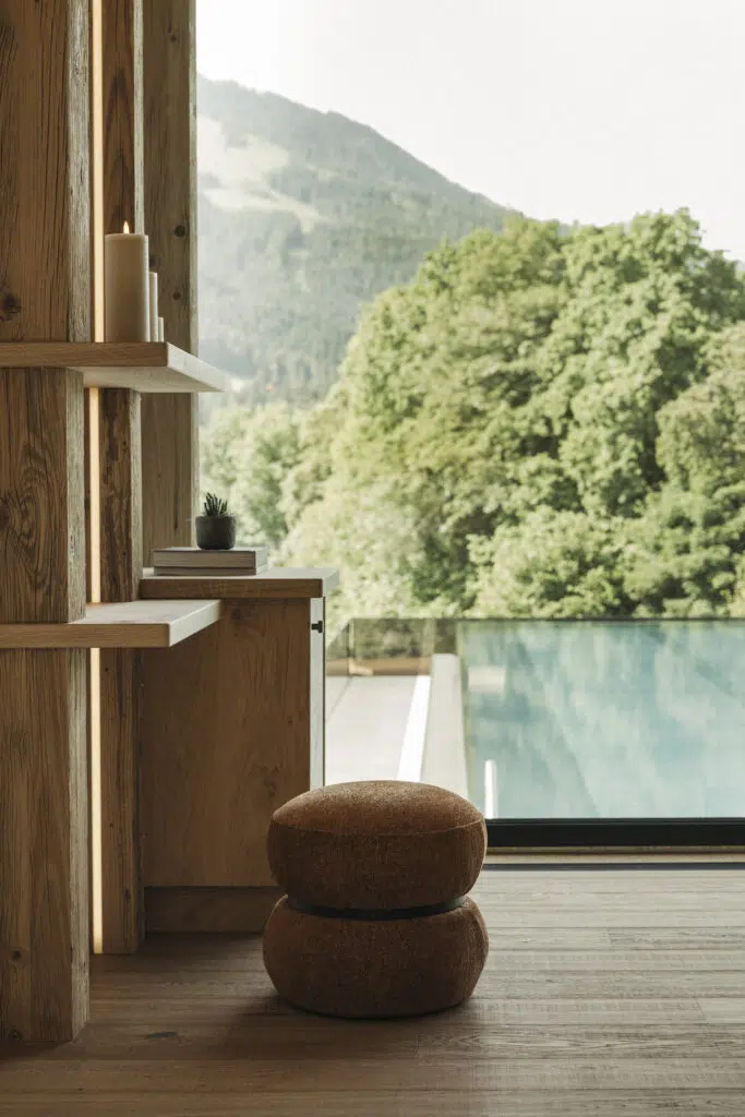 Natur-Chalet Das freistehende Natur-Chalet verbindet private Sauna, großzügige Terrassen und direkten Zugang zum Natürlich.Spa mit maximaler Privatsphäre.
